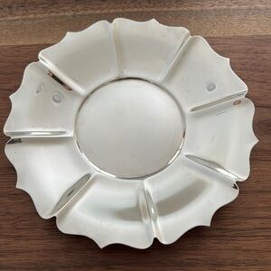 LUNT silver plate plate in very good condition. Approx 6.5”